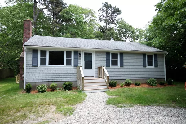 215 Fresh Pond Rd, Falmouth, MA 02536