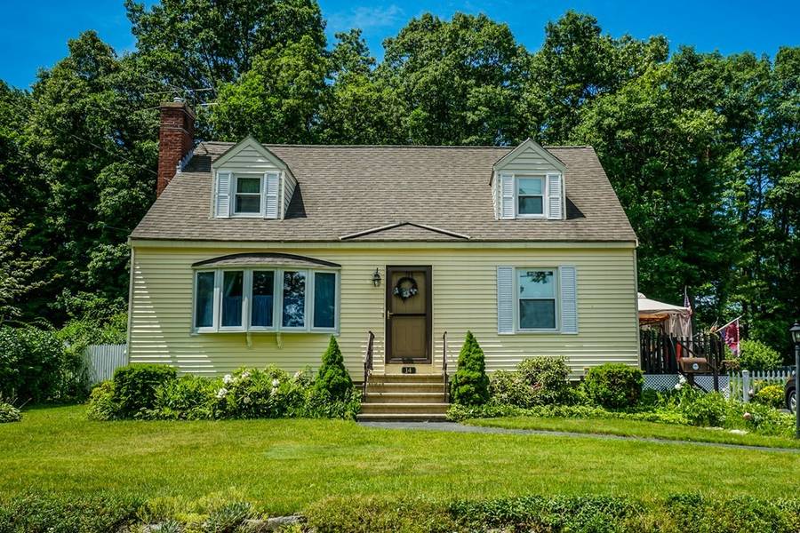 14 Walnut Rd, Chelmsford, MA 01824