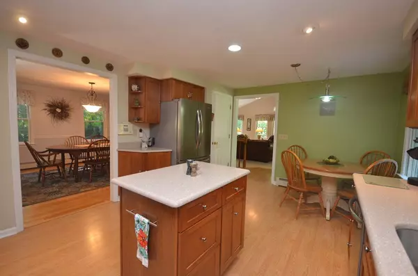 Sutton, MA 01590,8 Christina Lane