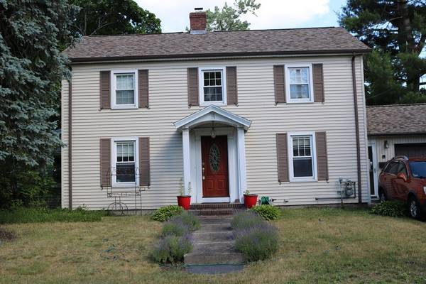 15 Clyde St, Fitchburg, MA 01420