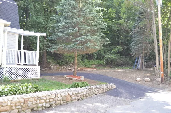 West Boylston, MA 01583,3 Valley St