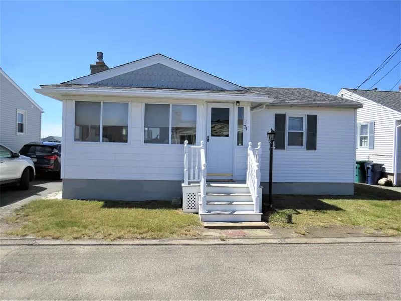 71 Hobson Ave, Hampton, NH 03842