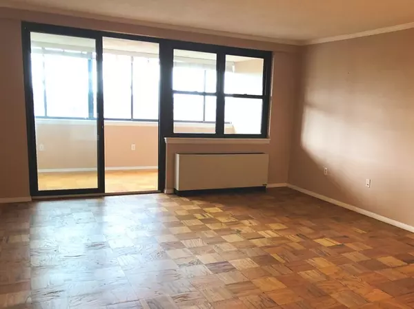 Boston, MA 02114,8 Whittier Place #17A