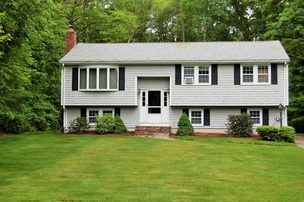 127 Phyllis Rd., Raynham, MA 02767