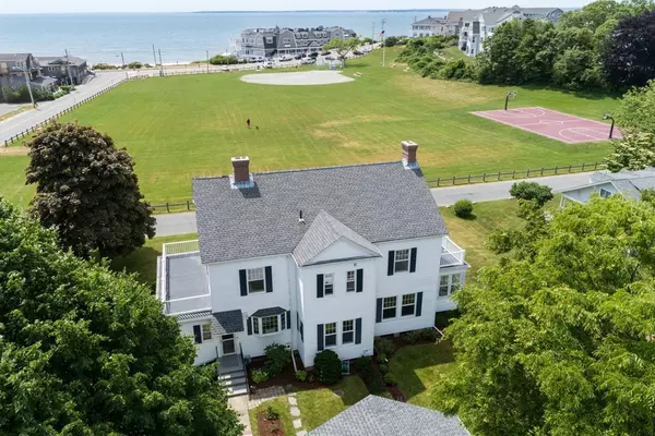 39 Grand Ave, Falmouth, MA 02540