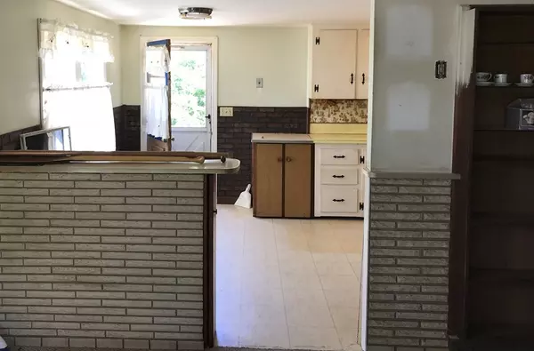 Falmouth, MA 02536,424 Old Barnstable Road