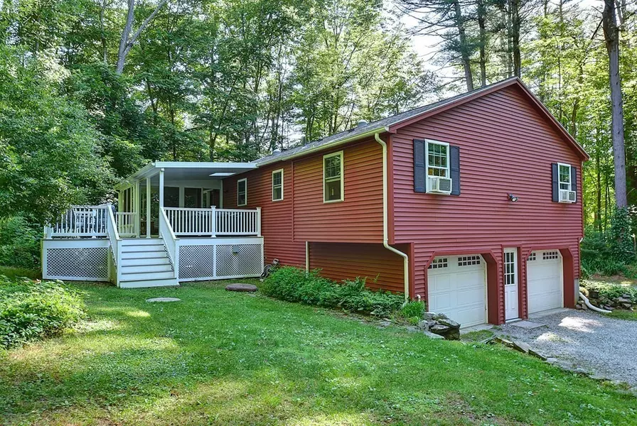 127 Walker Pond Rd, Sturbridge, MA 01566