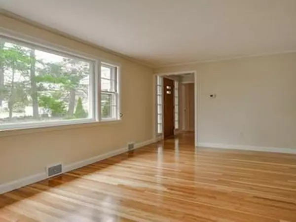 Westwood, MA 02090,348 Pond St