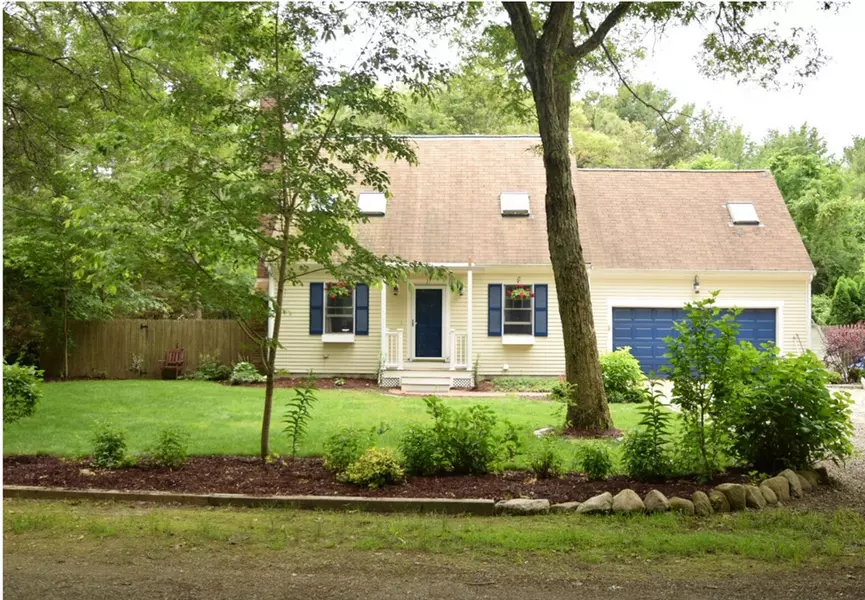 21 Quippish Rd, Mashpee, MA 02649