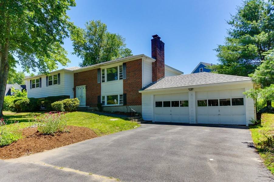 8 Briarwood Ln, Burlington, MA 01803