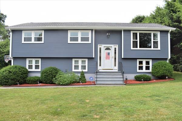 10 Lynn Ln, Dudley, MA 01571