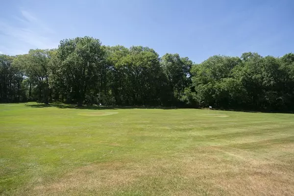 Walpole, MA 02081,32 Rainbow Pond Dr #D2