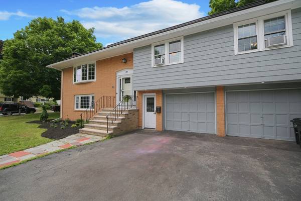 40 Melbourne Avenue, Reading, MA 01867