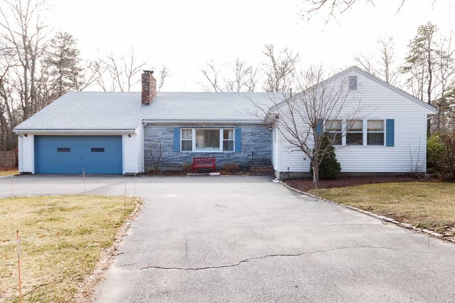 2 Greenway Cir, Sandwich, MA 02563