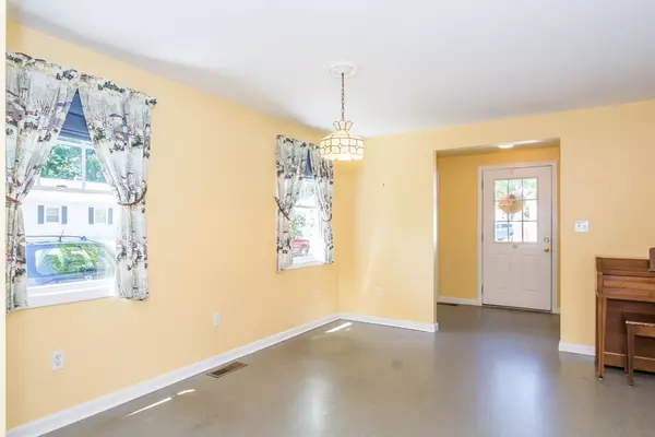 Dracut, MA 01826,63 Leonard Ave