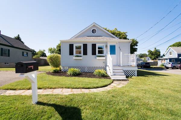 212 Ocean Grove Ave, Swansea, MA 02777