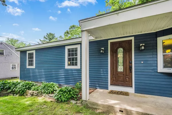 817 Rocky Woods St, Taunton, MA 02780