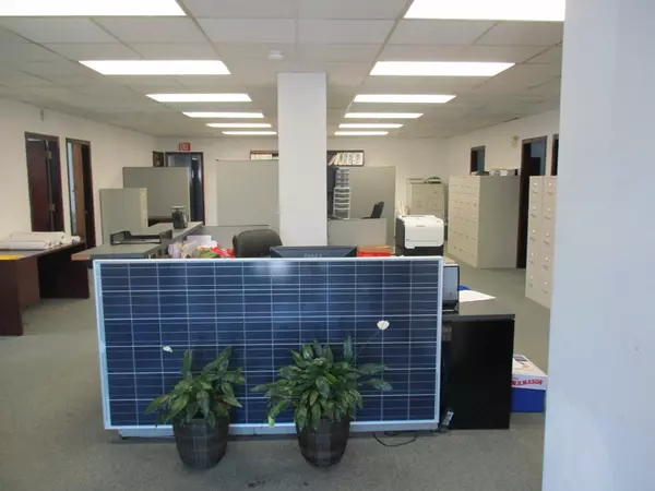 Walpole, MA 02081,25 Spring St.