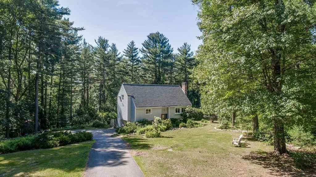 10 Wampanoag Drive, Acton, MA 01720