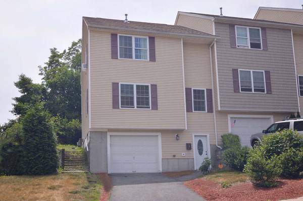 25 Villa Nova St #5, Woonsocket, RI 02895