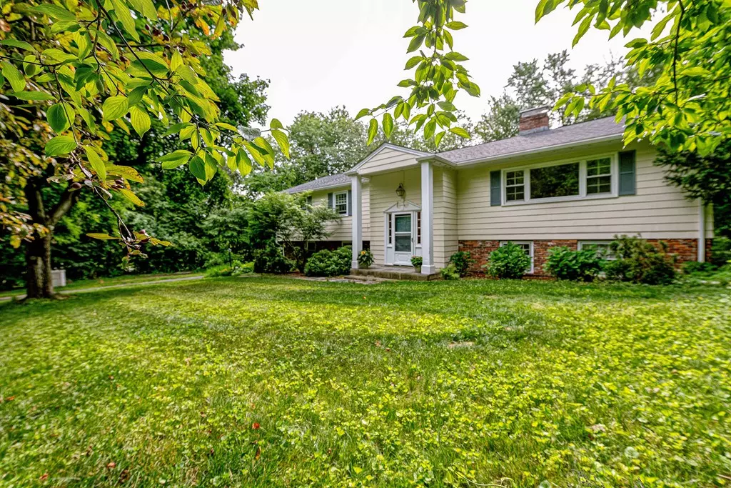 Acton, MA 01720,18 Ethan Allen Dr