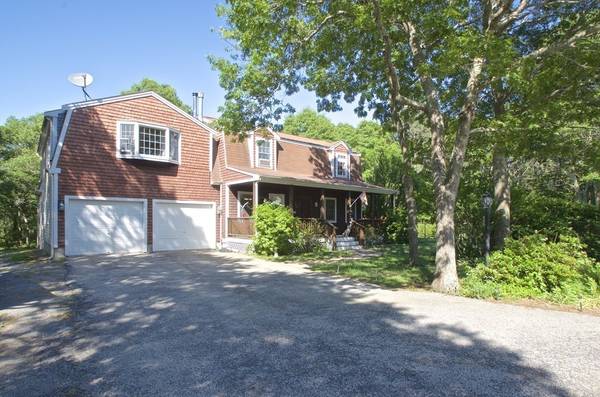 Bourne, MA 02532,5 Camelot Ln