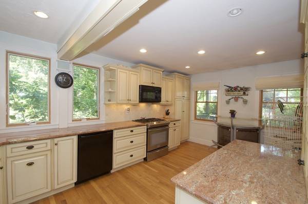 Bourne, MA 02532,5 Camelot Ln