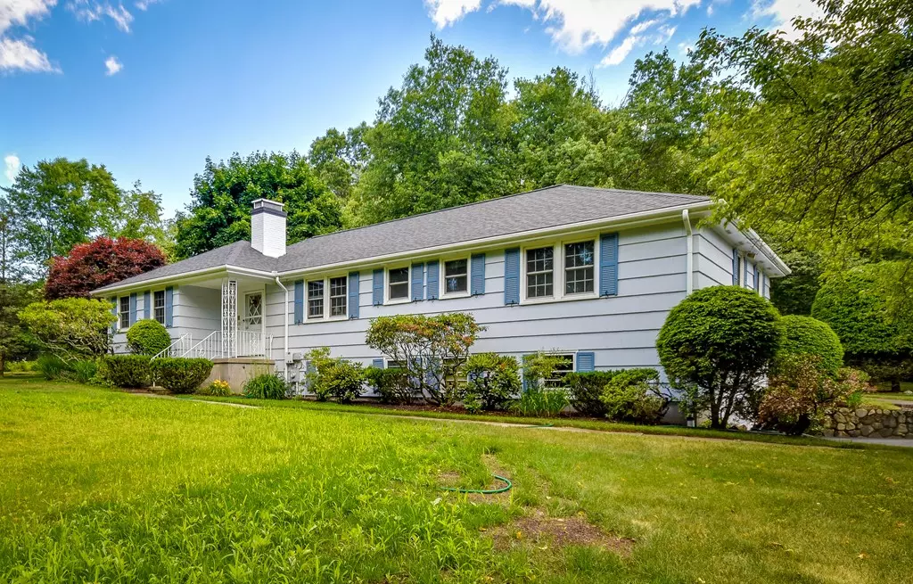 Sherborn, MA 01770,28 Meadowbrook Rd