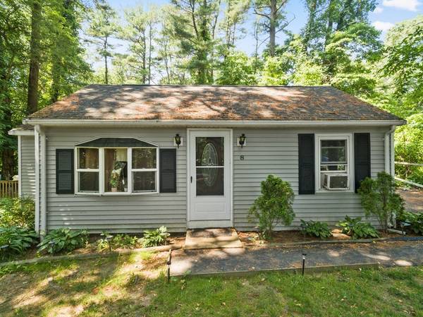 8 3rd Ave, Lakeville, MA 02347