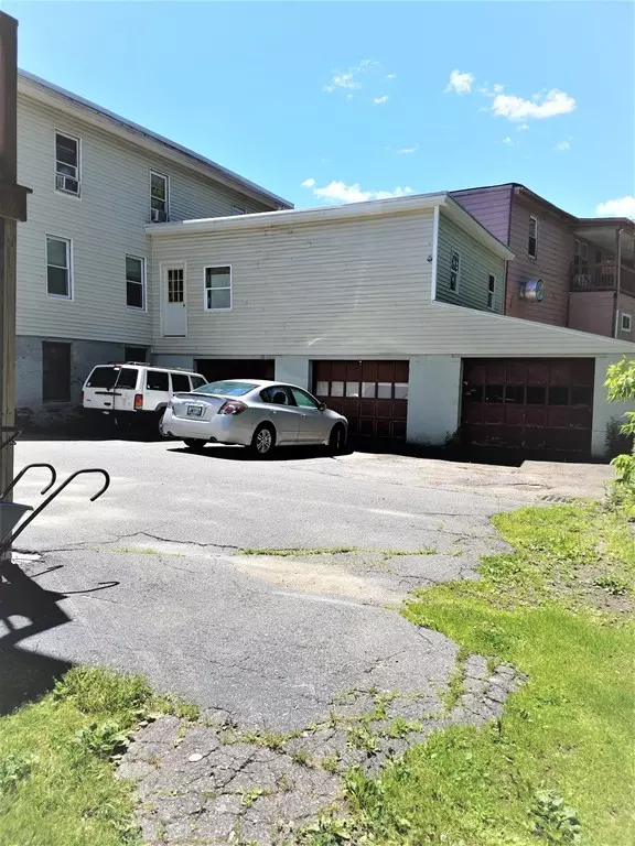 Southbridge, MA 01550,27 Pleasant St