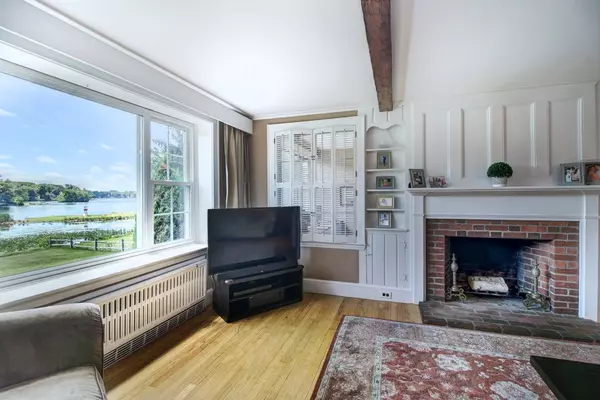 Weymouth, MA 02189,28 Willow Lane