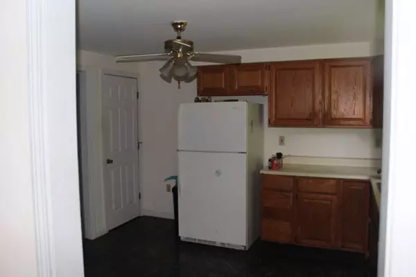 Taunton, MA 02780,27 3rd St #6