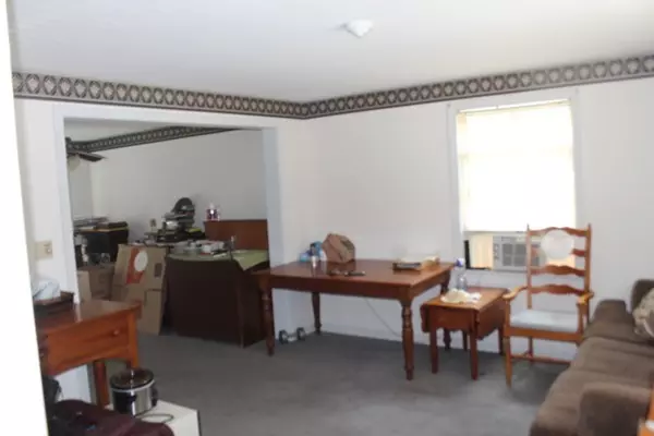 Taunton, MA 02780,27 3rd St #6