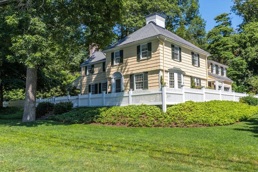 35 Sawyer Rd, Wellesley, MA 02481