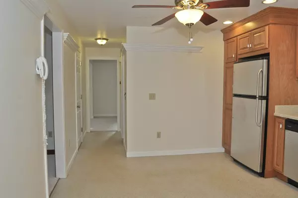 Bristol, RI 02809,83 Berry Ln