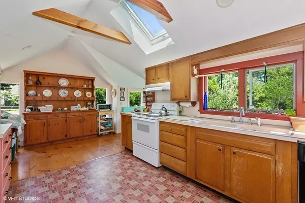 Eastham, MA 02642,670 Massasoit Rd
