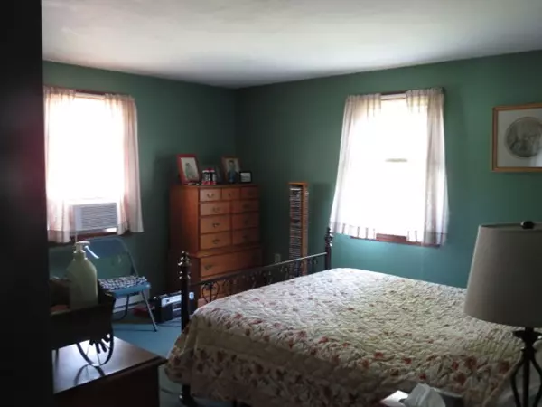 Amesbury, MA 01913,68 Clinton St Ext