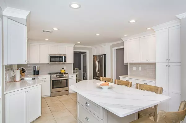 Medfield, MA 02052,412 Main St