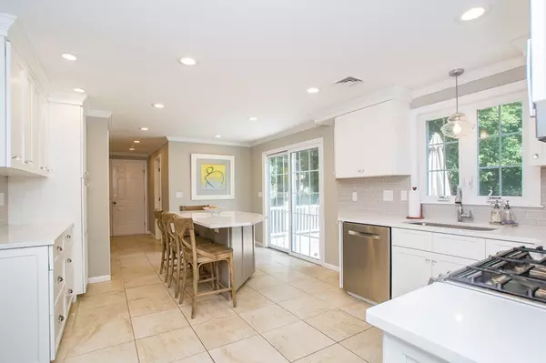 Medfield, MA 02052,412 Main St