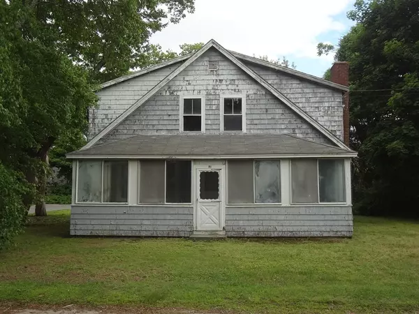 21 Arlington Rd, Plymouth, MA 02360