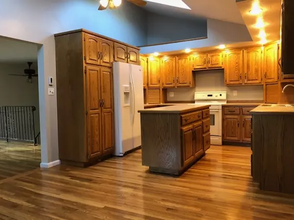 Millbury, MA 01527,69 S. Oxford Rd