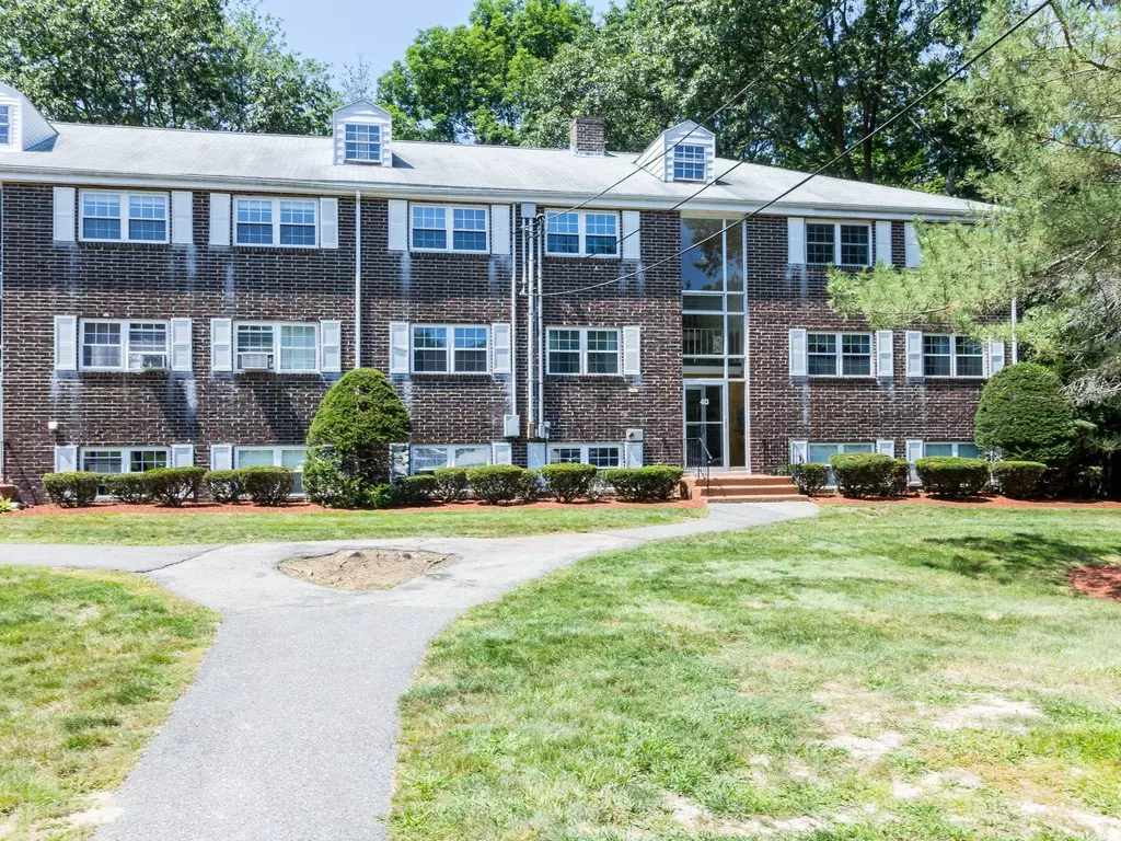 North Andover, MA 01845,40 Edgelawn Avenue #1