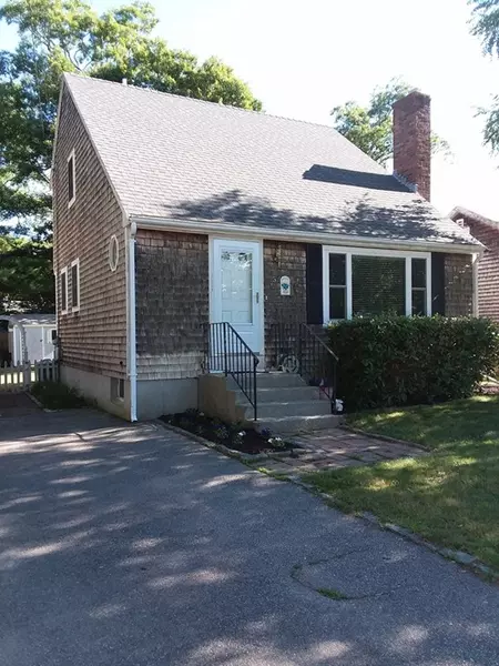 5 1st Ave, Wareham, MA 02571