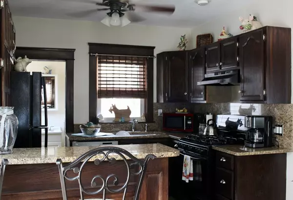 Swansea, MA 02777,87 Shore Ave