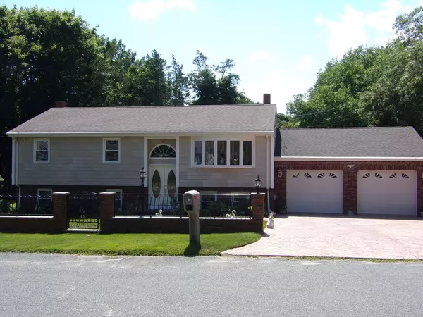 19 Clifford St., Acushnet, MA 02743