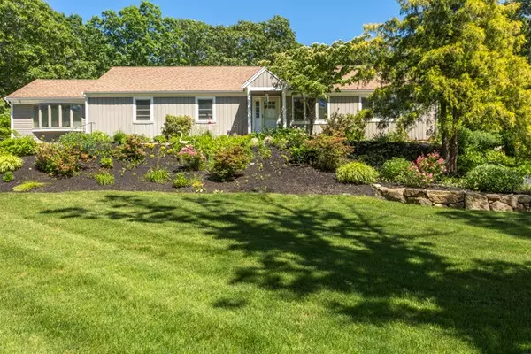 22 Meadow Spring Dr, Sandwich, MA 02537