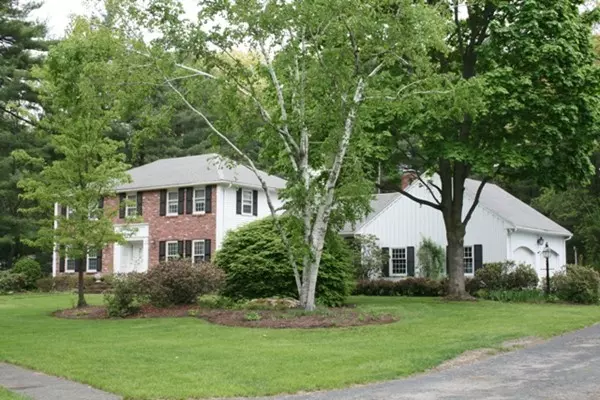 Lynnfield, MA 01940,7 Mohawk Lane