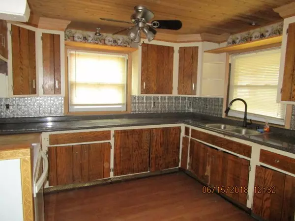 Sutton, MA 01590,39 Main St