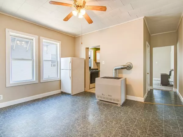 Fall River, MA 02724,596 Slade St