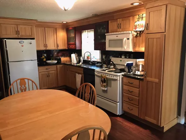 Fremont, NH 03044,12 Pigeon Ln